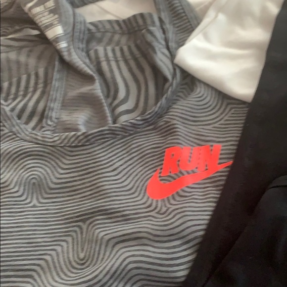 Nike tanks - Picture 2 of 4